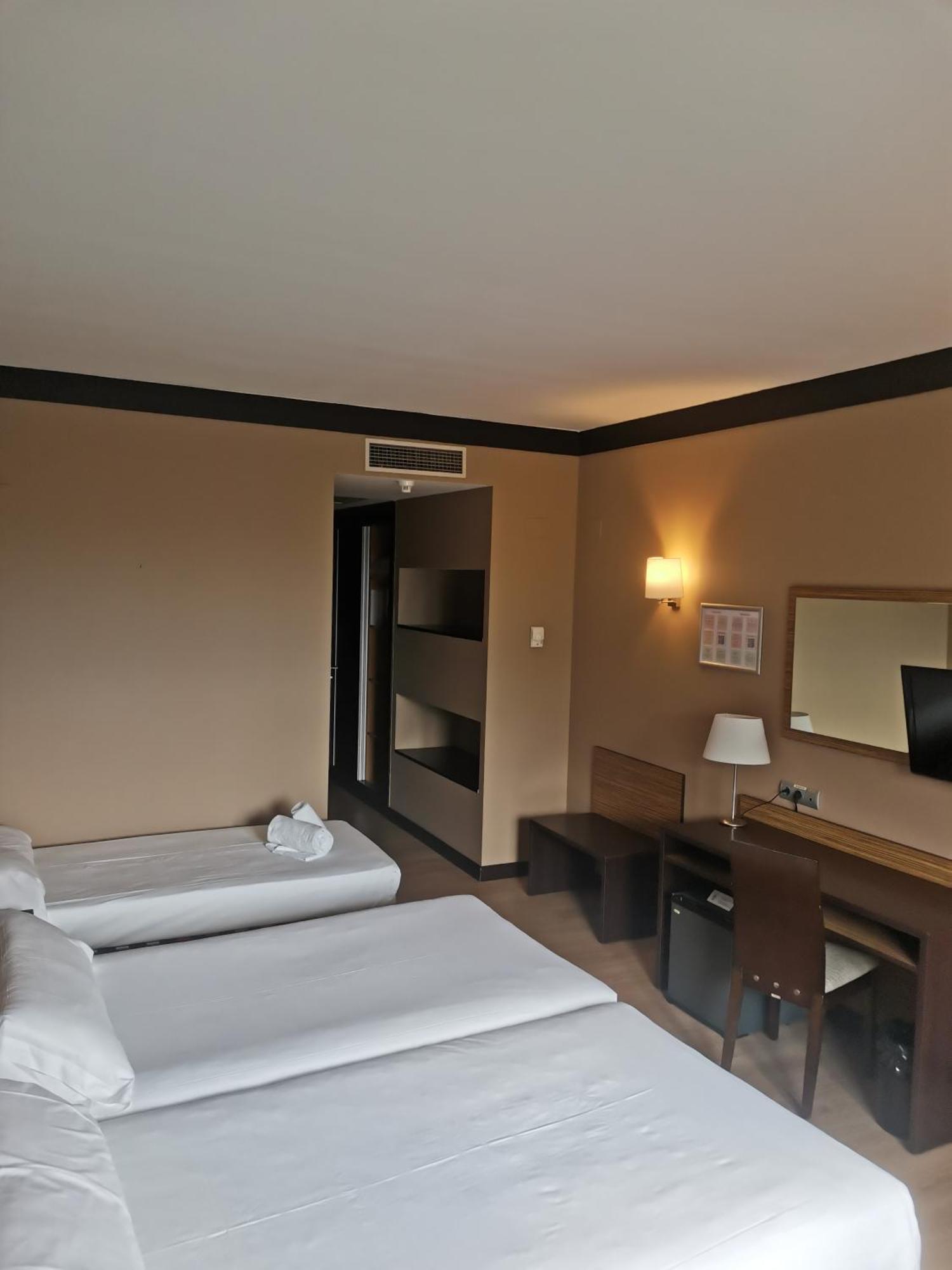 Aparthotel Attica 21 Vallés Sabadell Kültér fotó