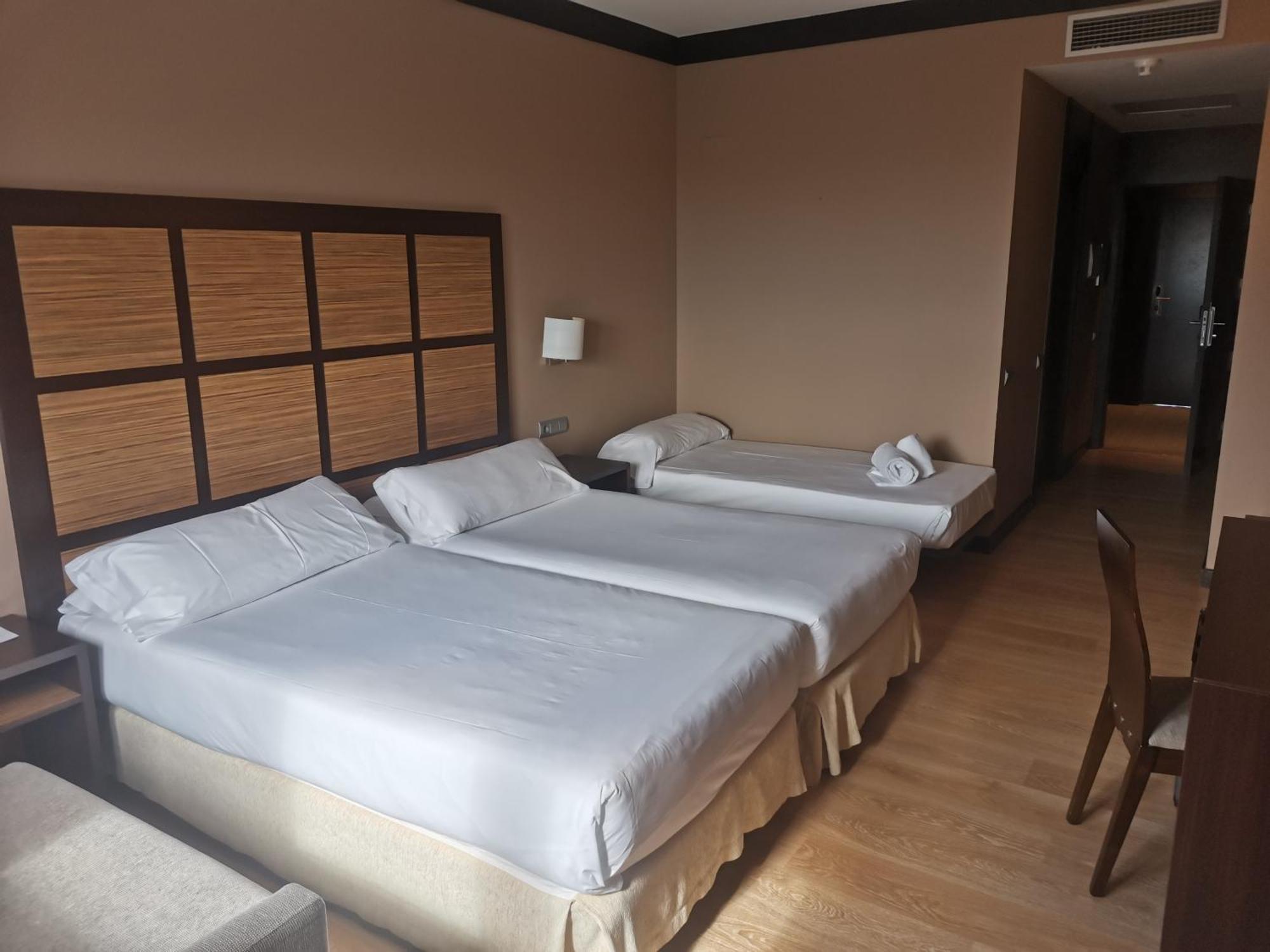 Aparthotel Attica 21 Vallés Sabadell Kültér fotó